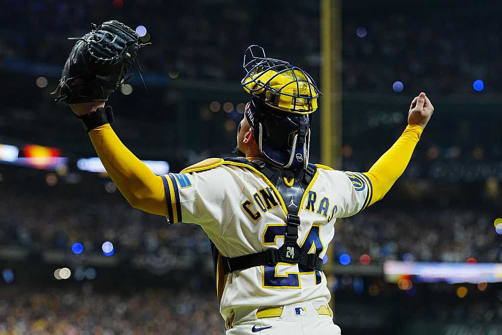 Brewers come back to beat Rays 5-4, lead World Series 2-0 — WISN 12 Milwaukee