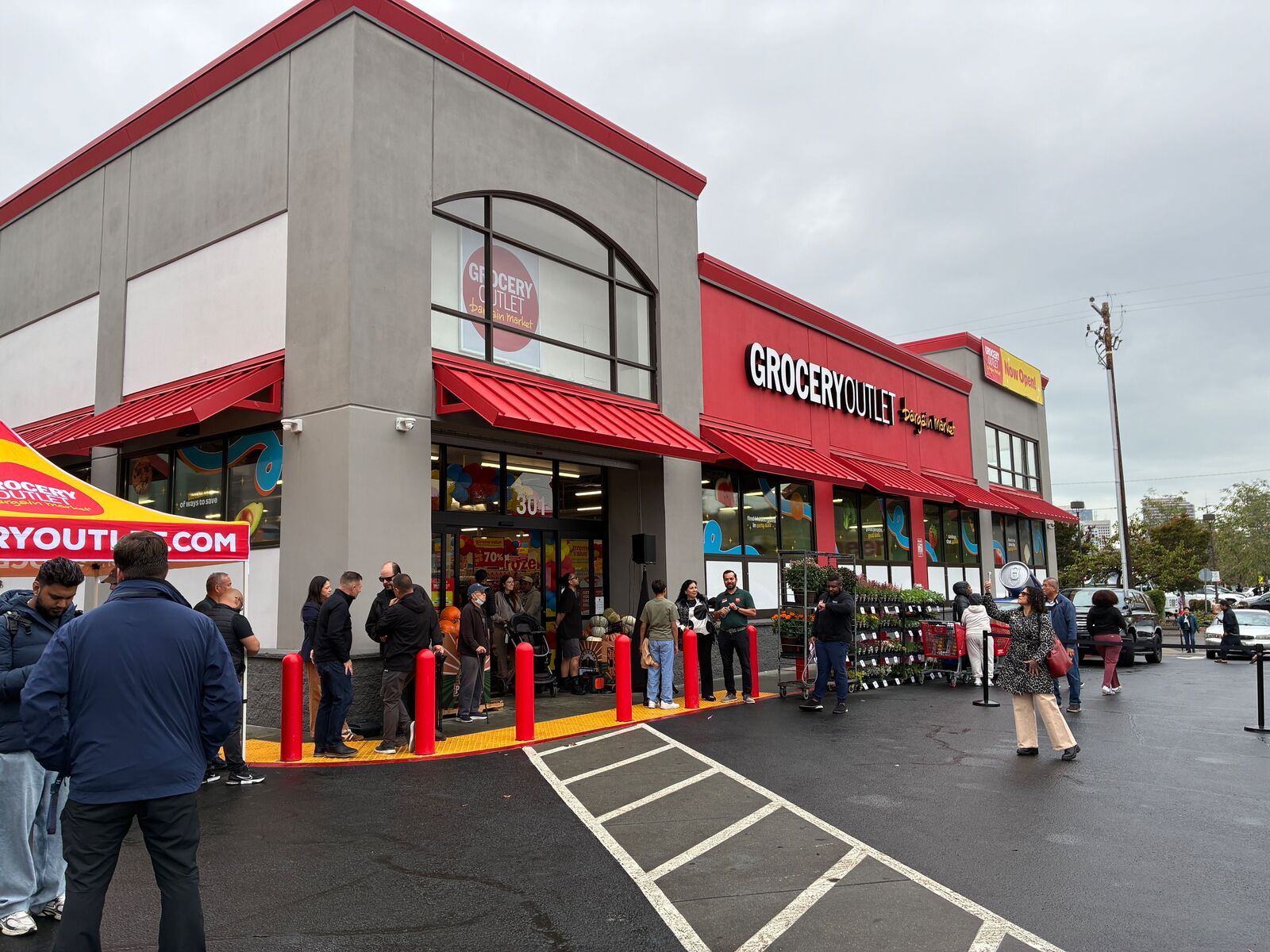 New Grocery Outlet opens in Oakland’s Eastlake neighborhood — The Oaklandside, Conroe Business news